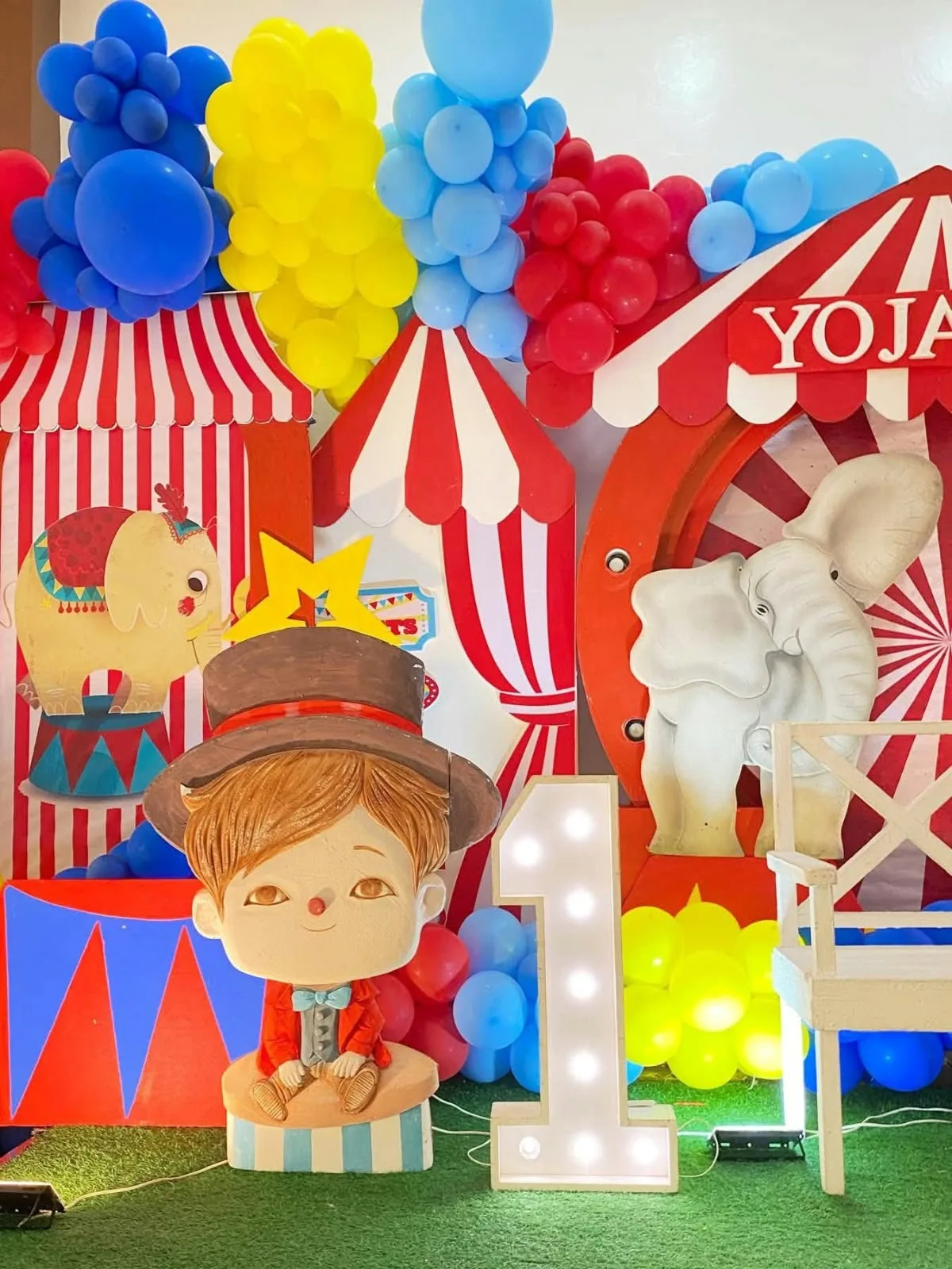 Carnival Circus Theme Stage Decoration — Red & White Carnival Backdrop with Balloon Arch photo 5 of 5